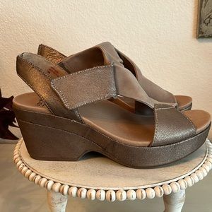 Earth Khama Kendi Metal Alloy open toe platform